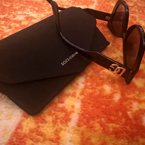 Dolce and Gabbana sunglasses - Picture 3 of 7